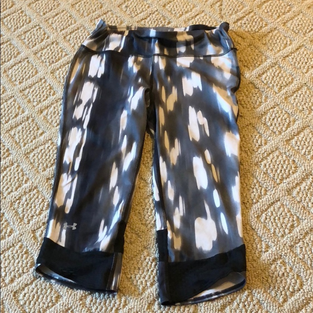 Under Armour crop leggings black and white